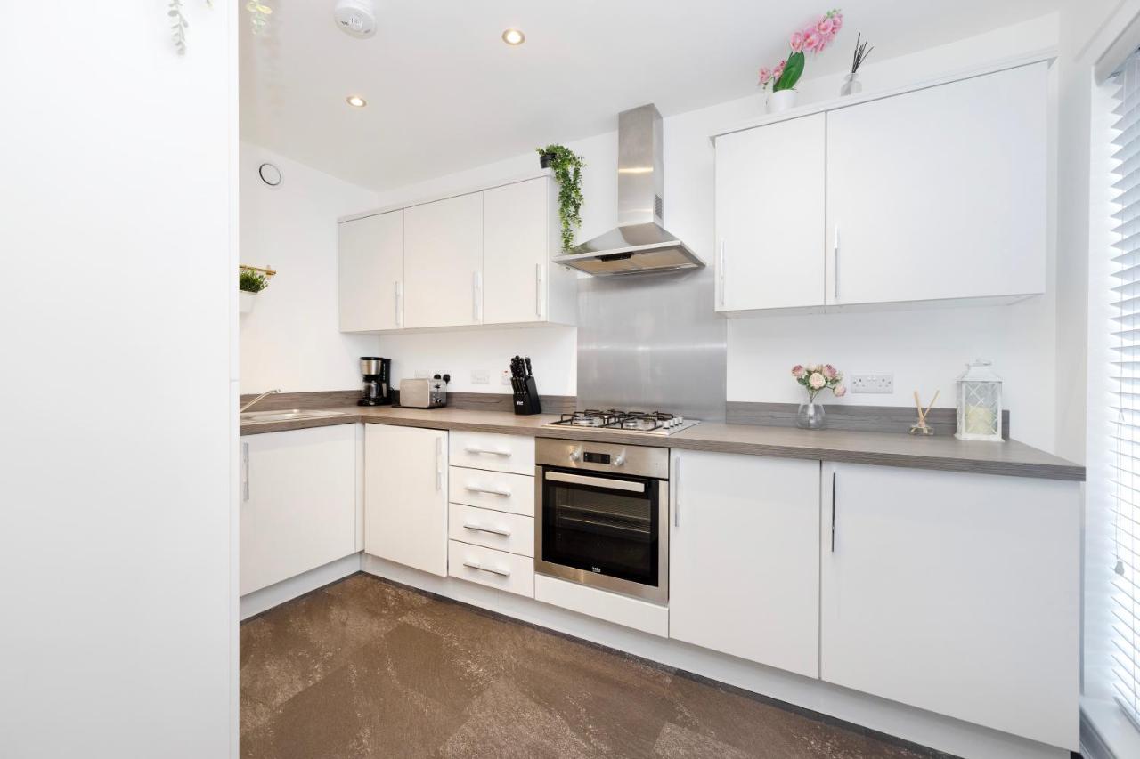 Joivy Stylish House With Garden & Parking *
