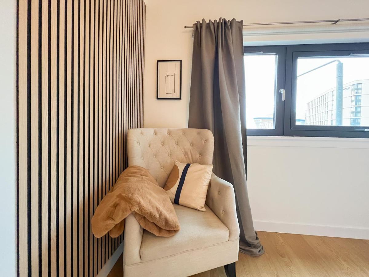 Lovely 2 Bed Duplex With Hydro Views *