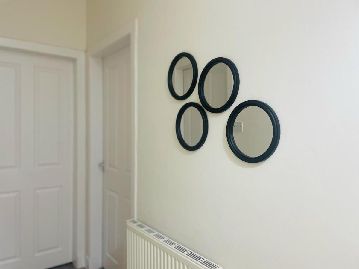 Immaculate 3-bed In Close To M8 *