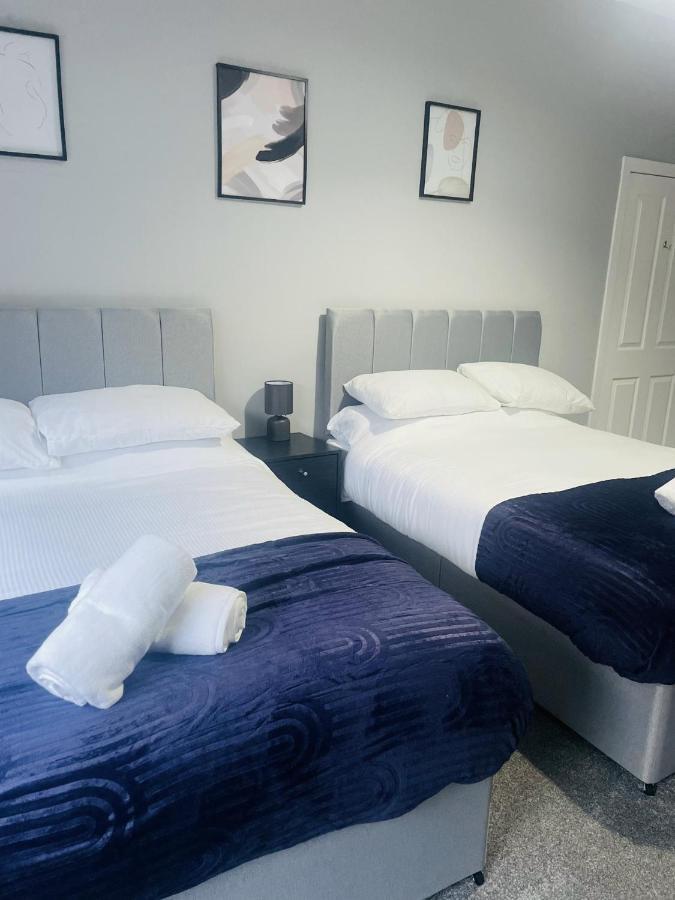 Apartment Immaculate 3-bed In Close To M8