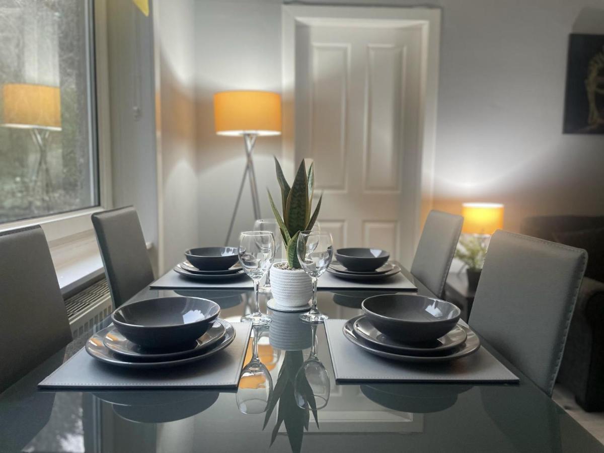 Apartment Immaculate 3-bed In Close To M8 Glasgow