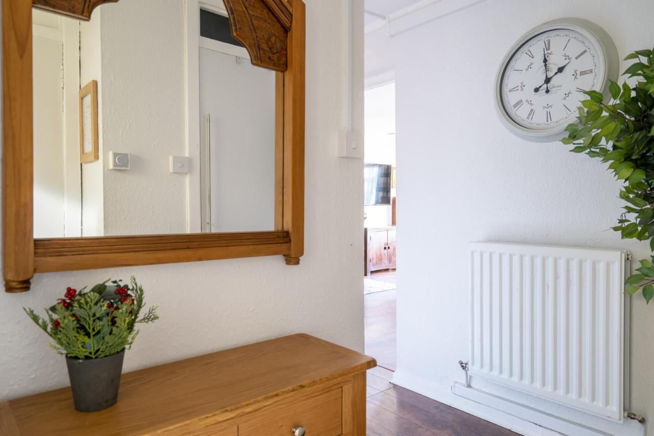 Lovely 1-bedroom With Balcony In West End Apartment Glasgow