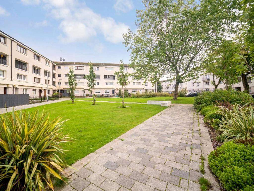 Lovely 1-bedroom With Balcony In West End Apartment *