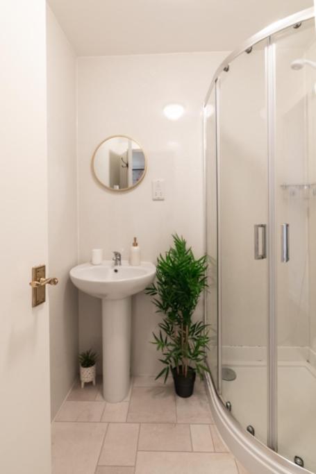 The Hydro Escape - 5* Event Venue *free Parking* Apartment