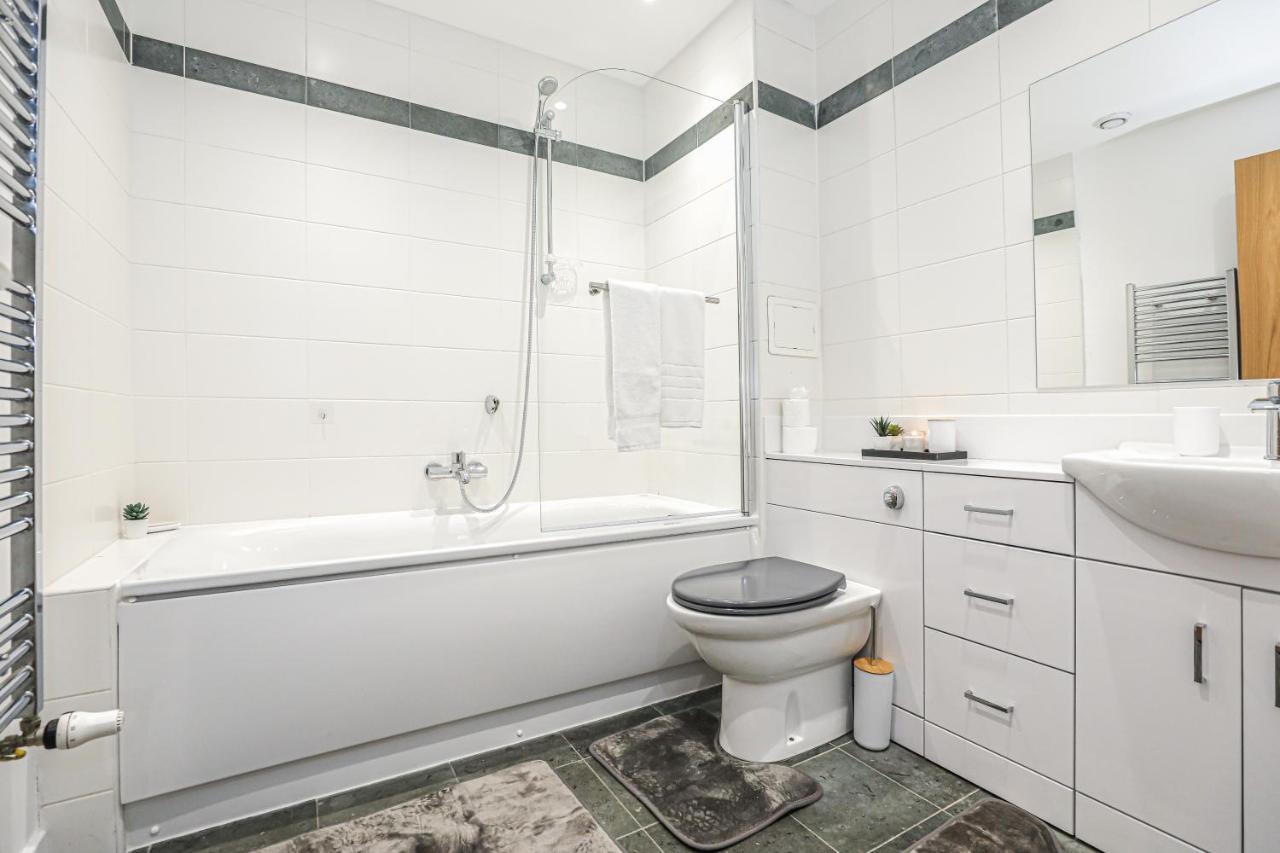 Riverside Modern 2 Bedroom Flat Apartment *