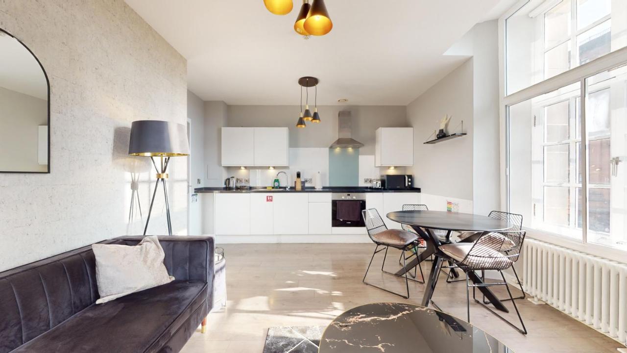 Glassford Apartment *