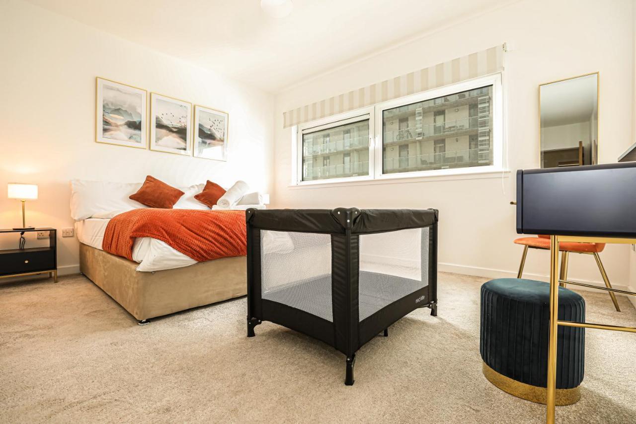 Riverside Modern 2 Bedroom Flat