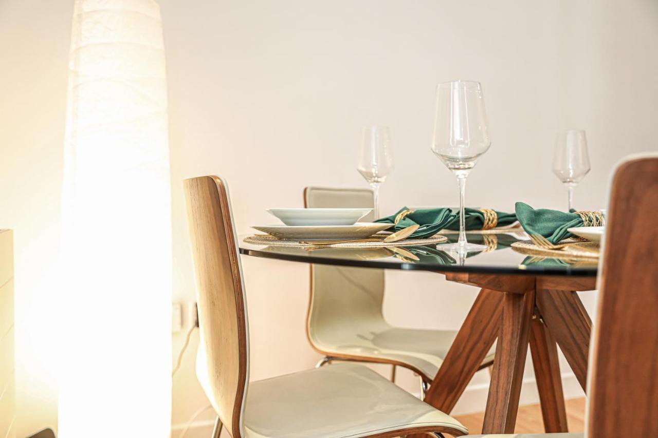 Riverside Modern 2 Bedroom Flat Apartment