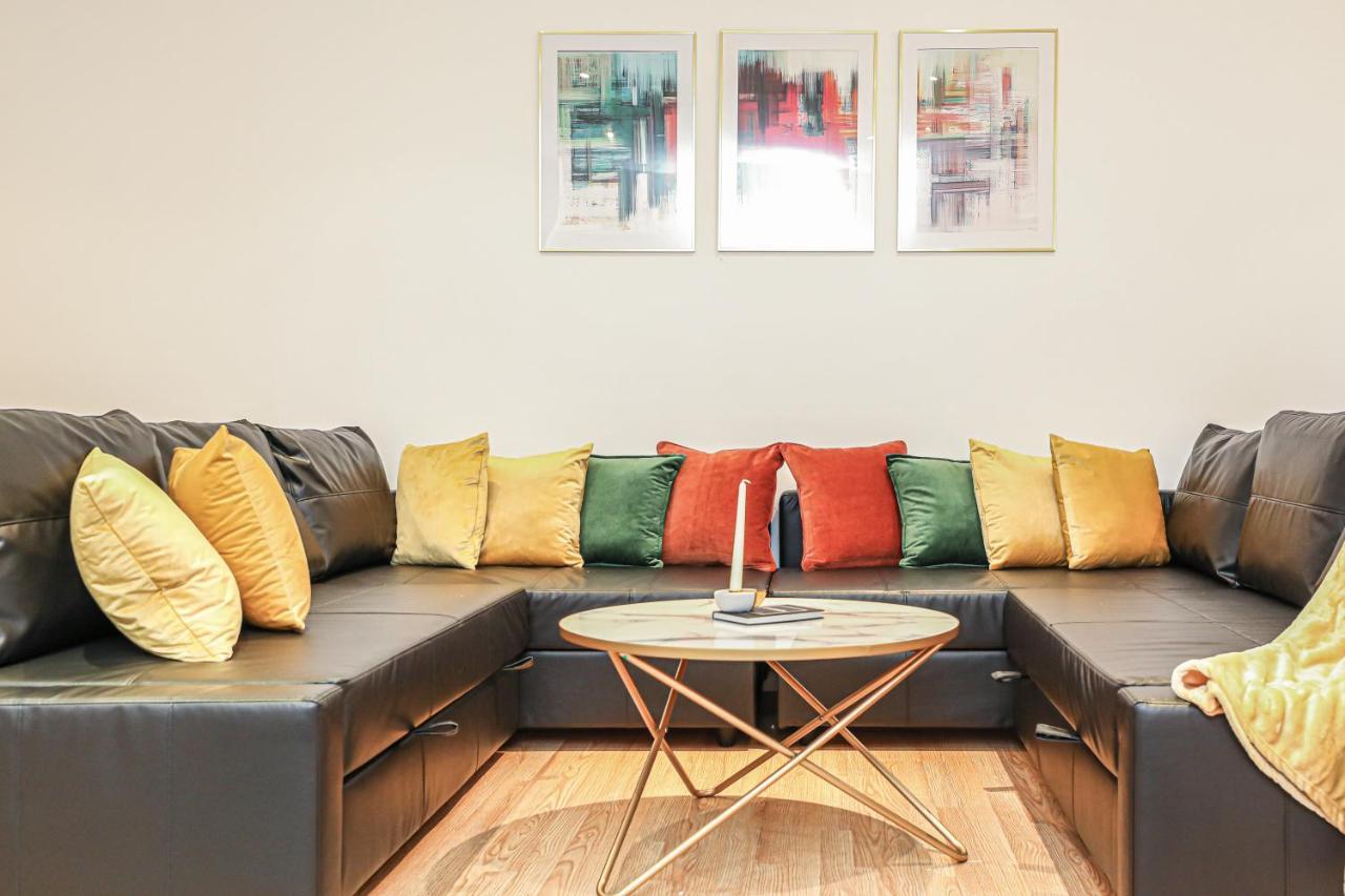 Riverside Modern 2 Bedroom Flat * Glasgow