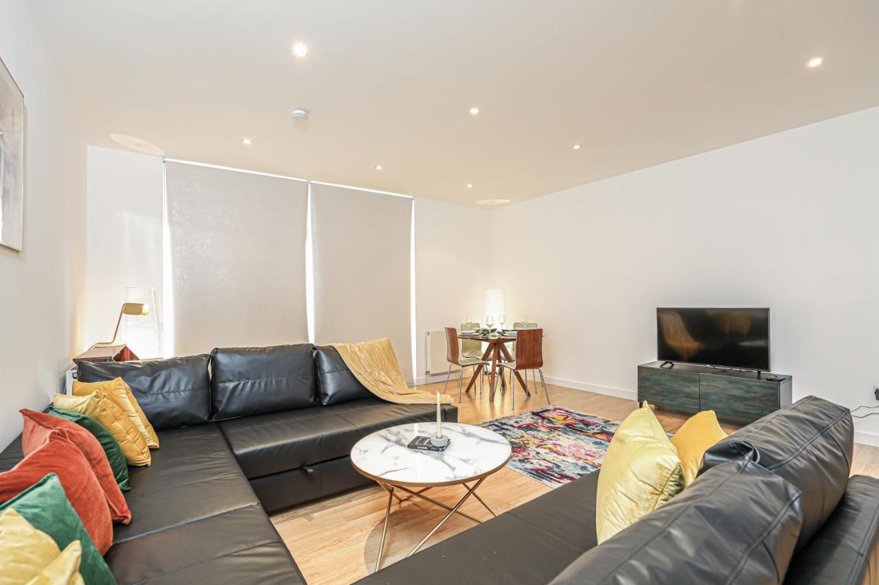 Riverside Modern 2 Bedroom Flat Apartment
