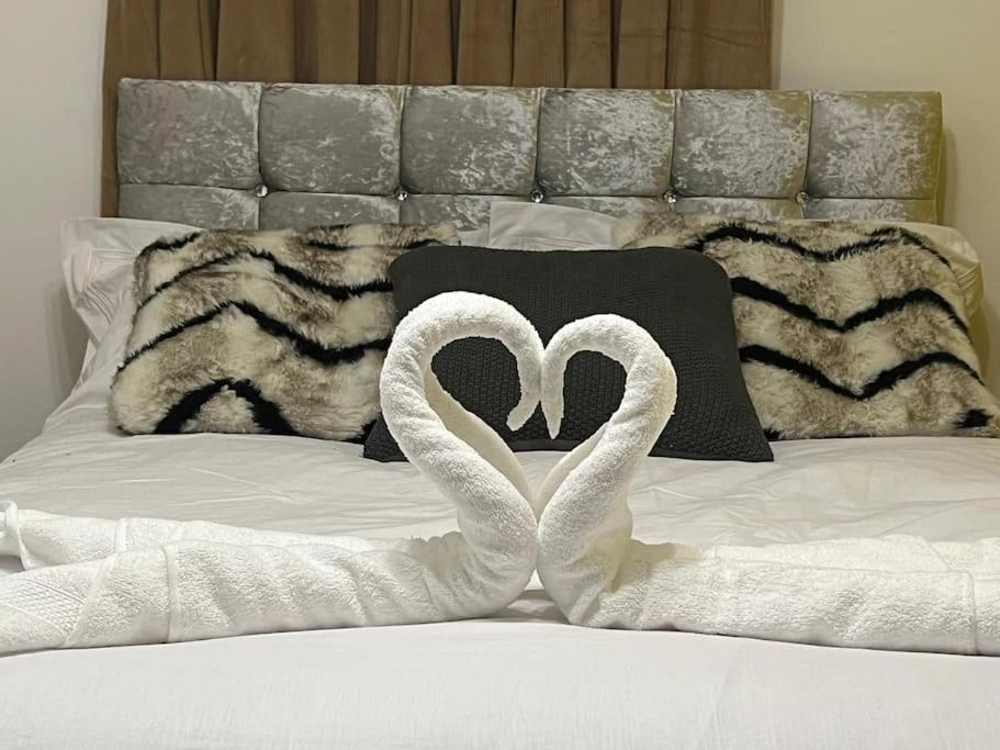 Stunning 2-bedrooms 1 Living Spacious Family Friendly Apartment