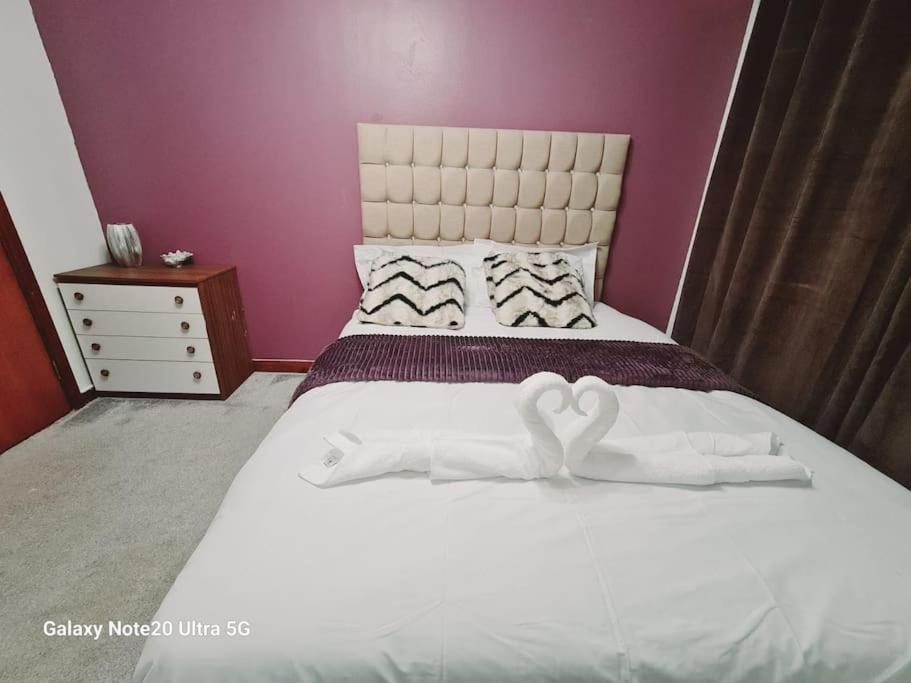 Stunning 2-bedrooms 1 Living Spacious Family Friendly Apartment *