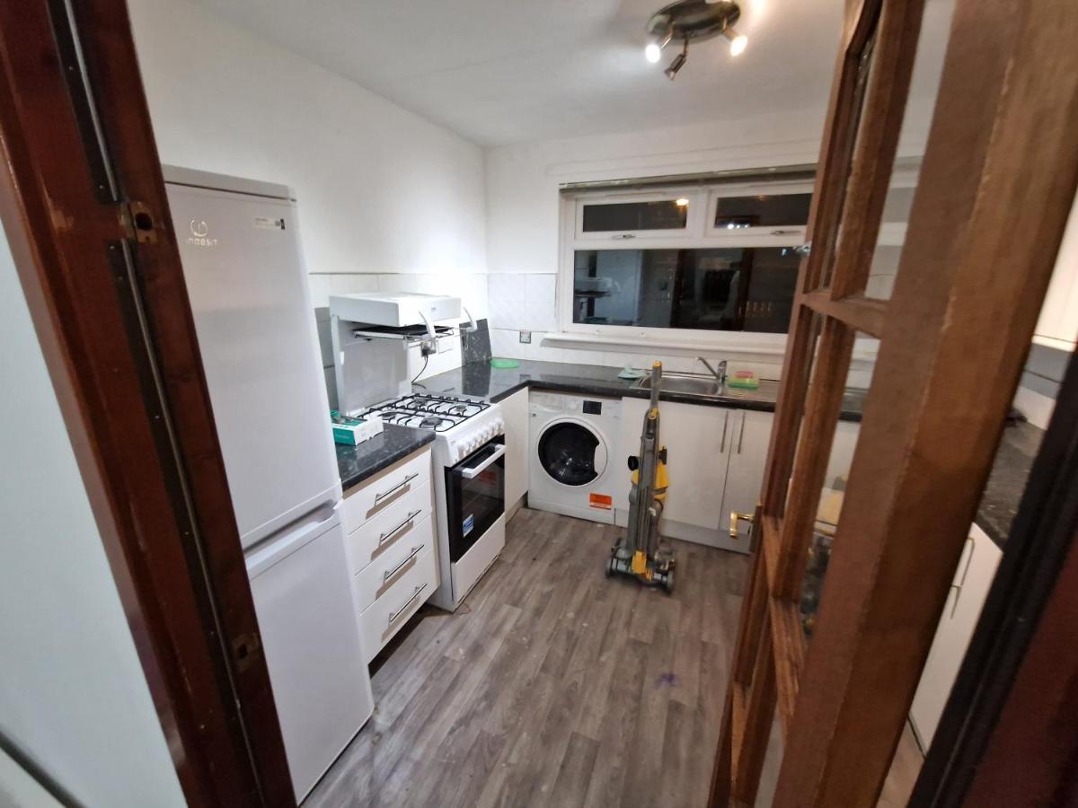 Stunning 2-bedrooms 1 Living Spacious Family Friendly Glasgow
