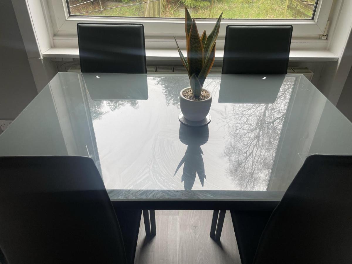 Apartment Immaculate 3-bed In Close To M8 Glasgow