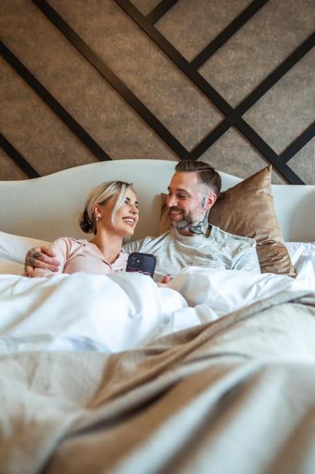 The Devonshire - Your 5 Star West End Stay!