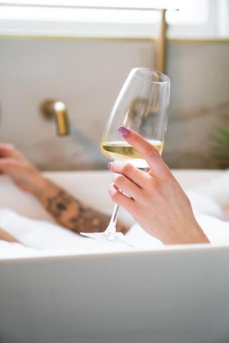 The Devonshire - Your 5 Star West End Stay! *