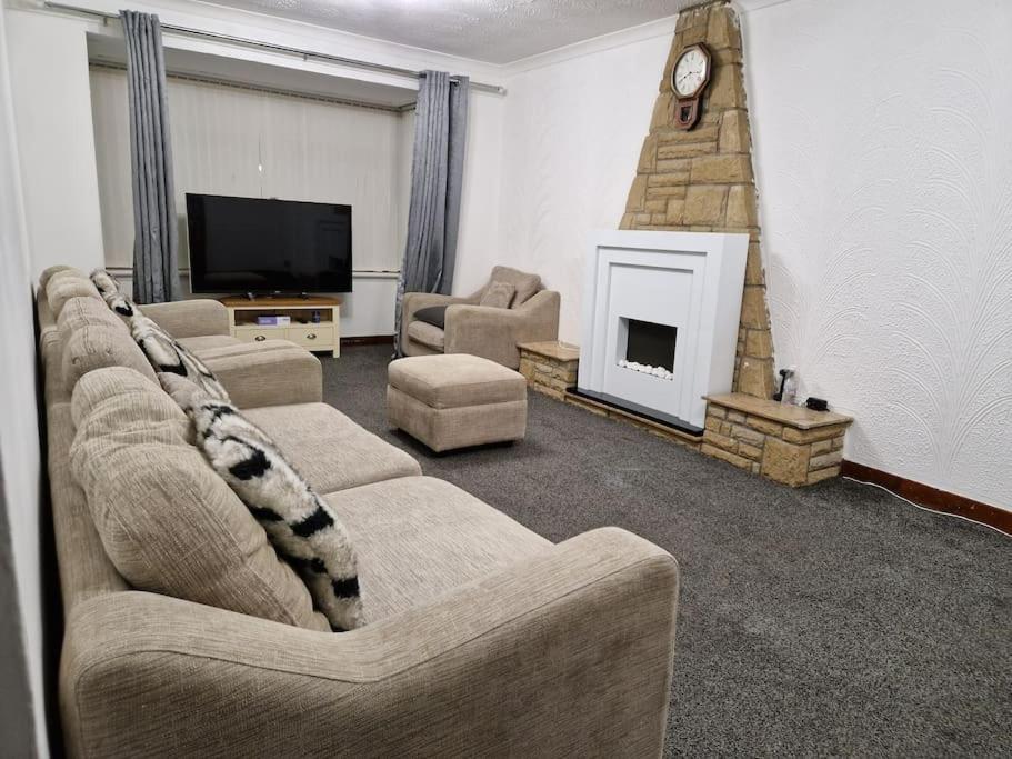 Stunning 2-bedrooms 1 Living Spacious Family Friendly Glasgow