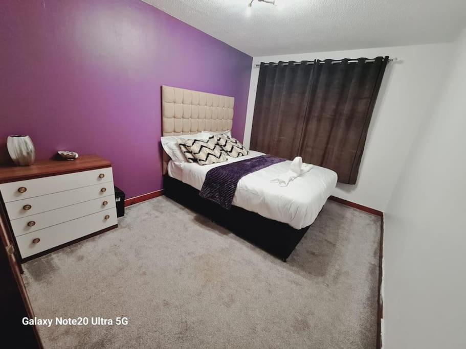 Stunning 2-bedrooms 1 Living Spacious Family Friendly Apartment
