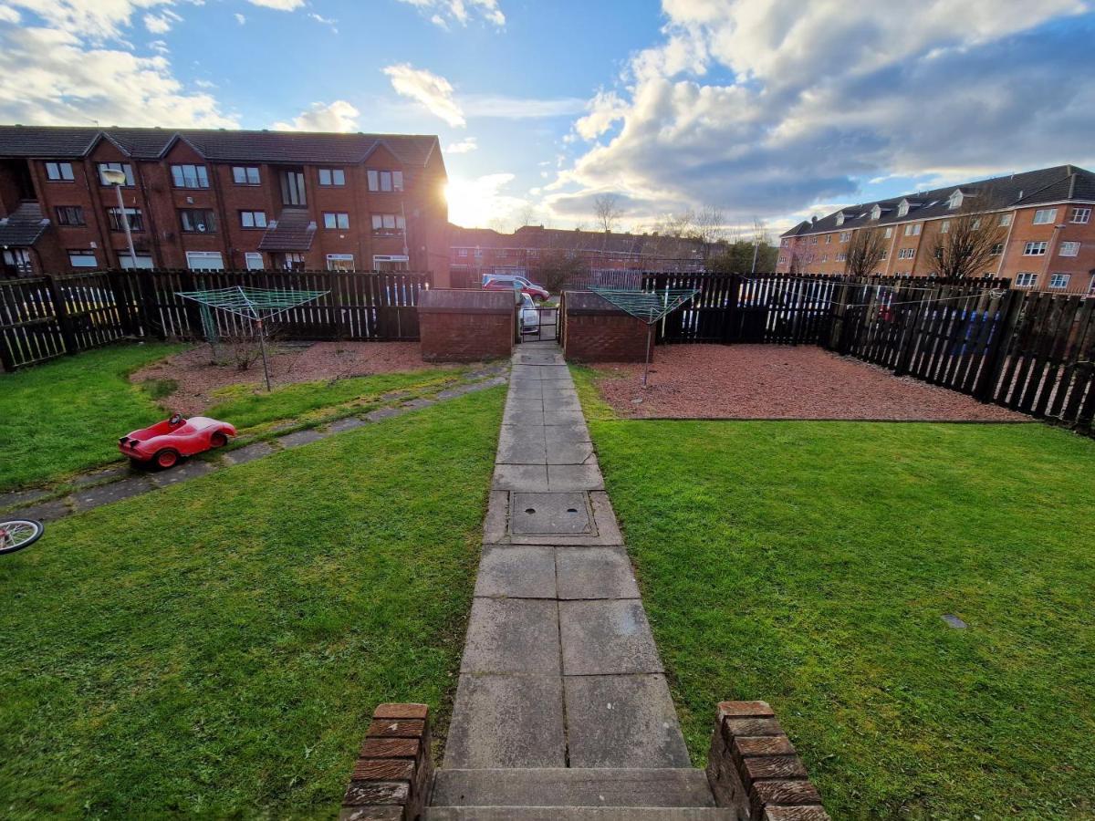 Apartment Stunning 2-bedrooms 1 Living Spacious Family Friendly *