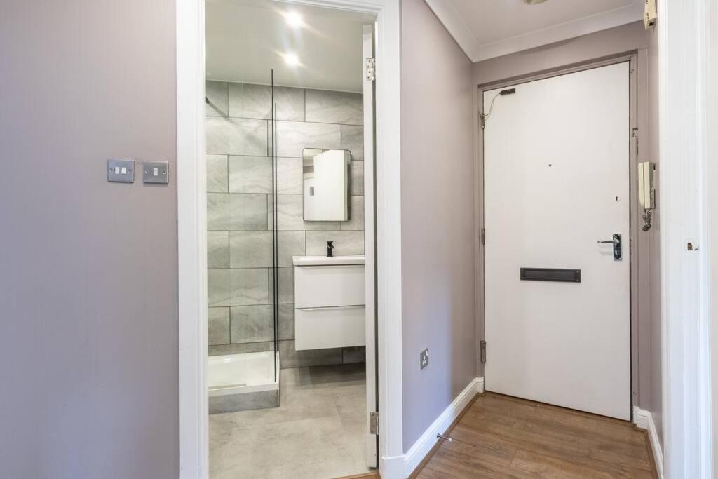 ** Modern Merchant 1 Bed With Free Parking **