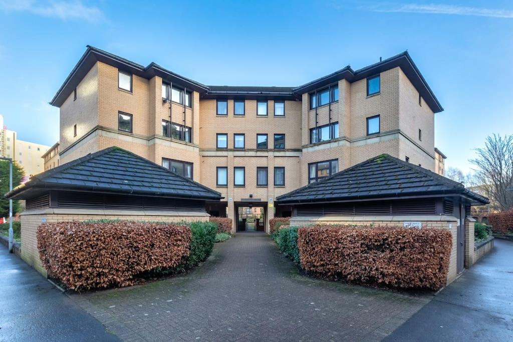 ** Modern Merchant 1 Bed With Free Parking ** * Glasgow