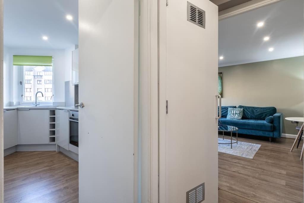 Apartment ** Modern Merchant 1 Bed With Free Parking ** *