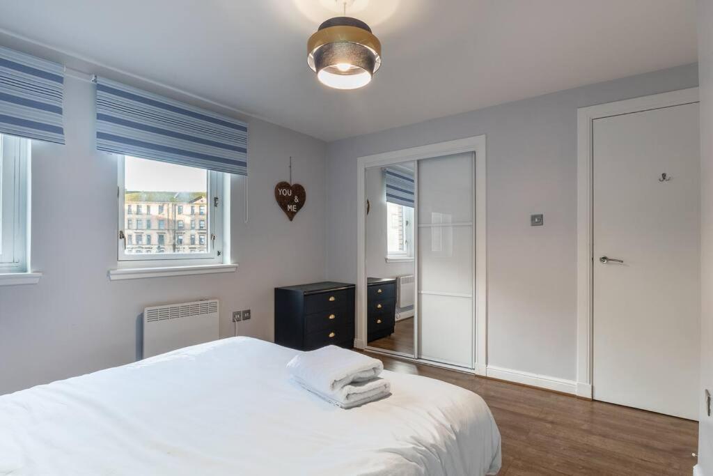 Apartment ** Modern Merchant 1 Bed With Free Parking **