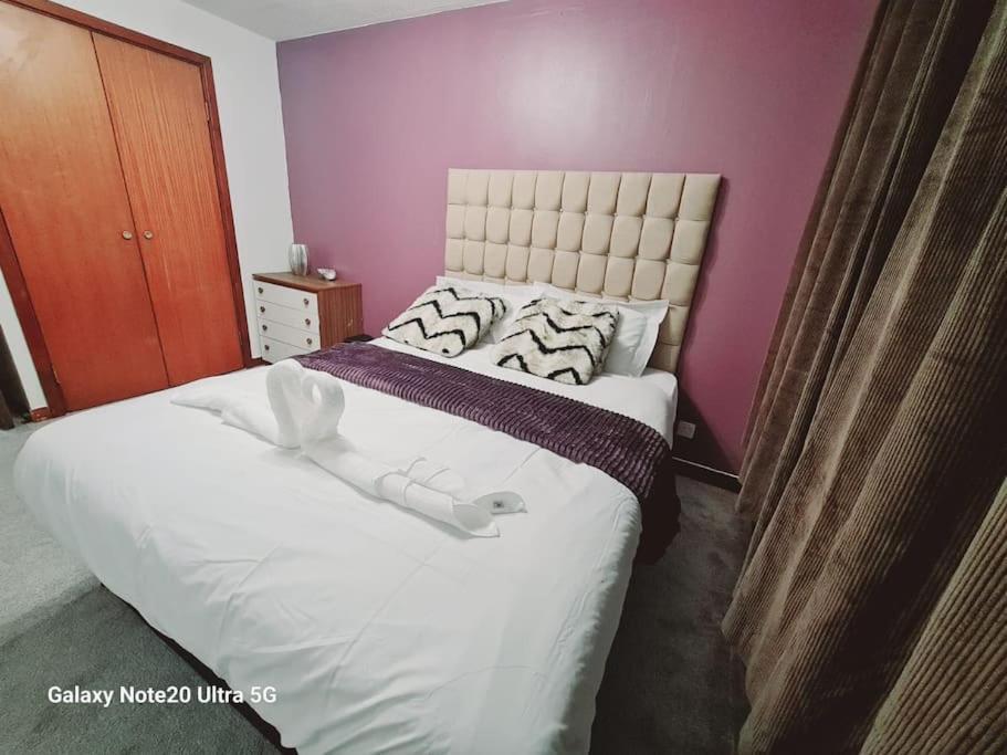 Stunning 2-bedrooms 1 Living Spacious Family Friendly Apartment