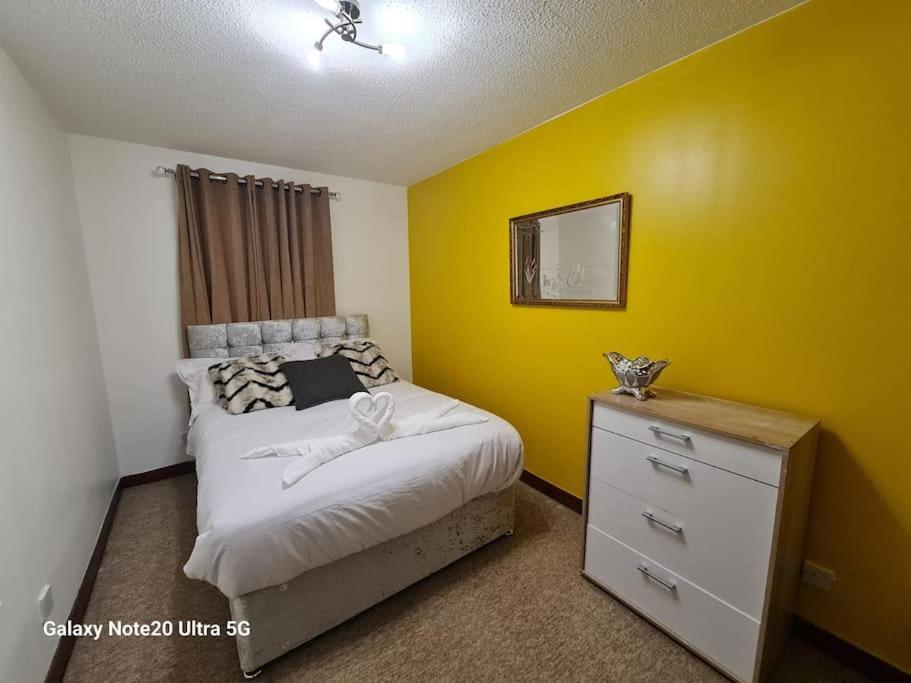 Stunning 2-bedrooms 1 Living Spacious Family Friendly Glasgow
