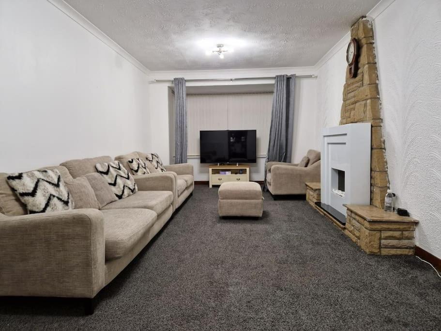 Stunning 2-bedrooms 1 Living Spacious Family Friendly * Glasgow