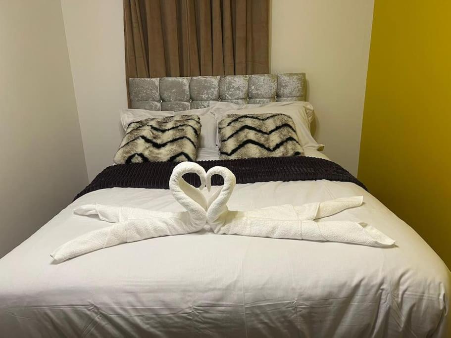 Stunning 2-bedrooms 1 Living Spacious Family Friendly Apartment