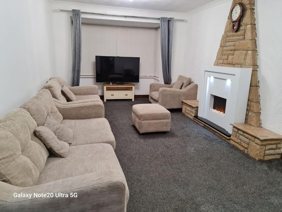 Apartment Stunning 2-bedrooms 1 Living Spacious Family Friendly