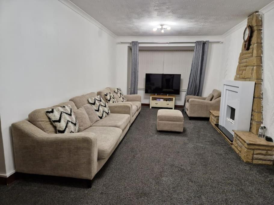Apartment Stunning 2-bedrooms 1 Living Spacious Family Friendly