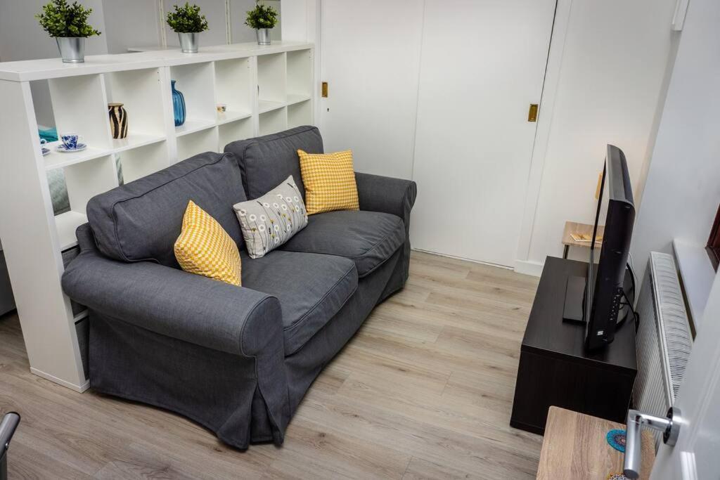 Modern Bright In South Apartment *