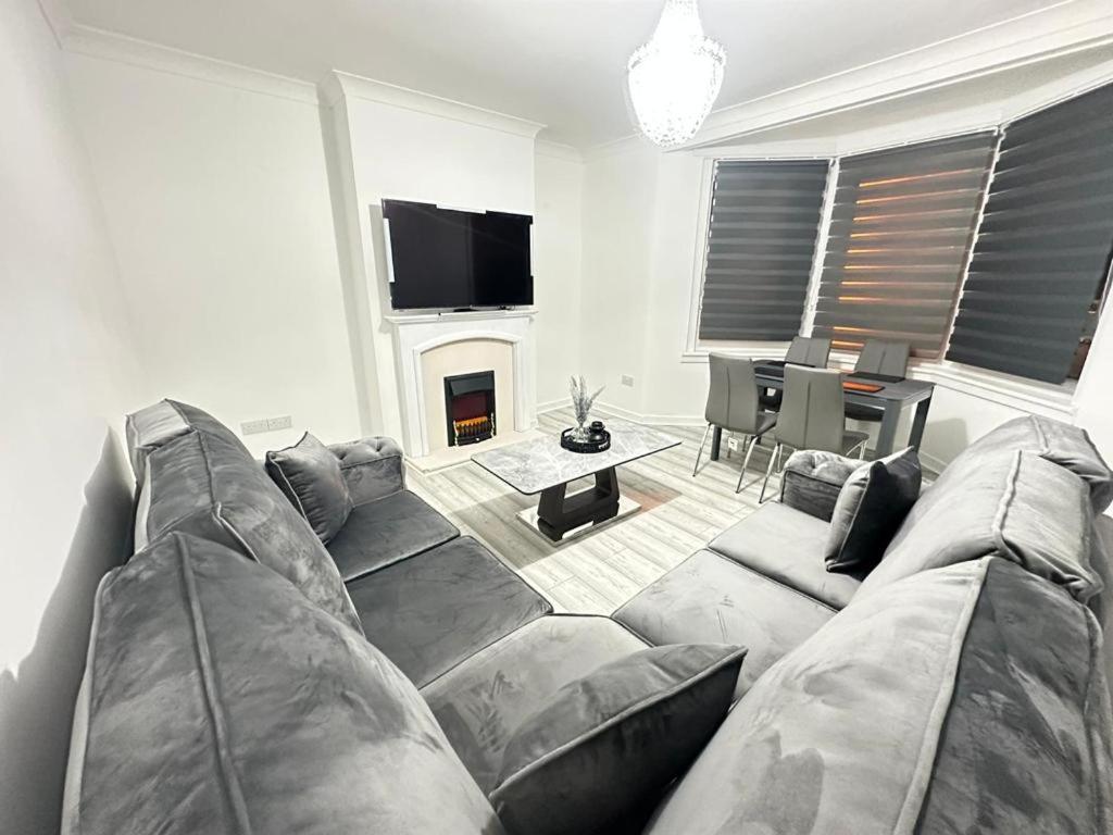 Newly Renovated Lux 2 Bed * Glasgow