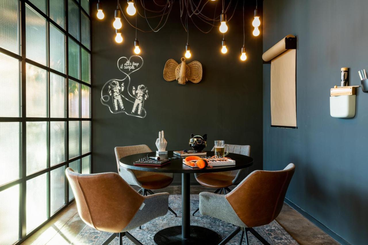 Moxy Sec Hotel