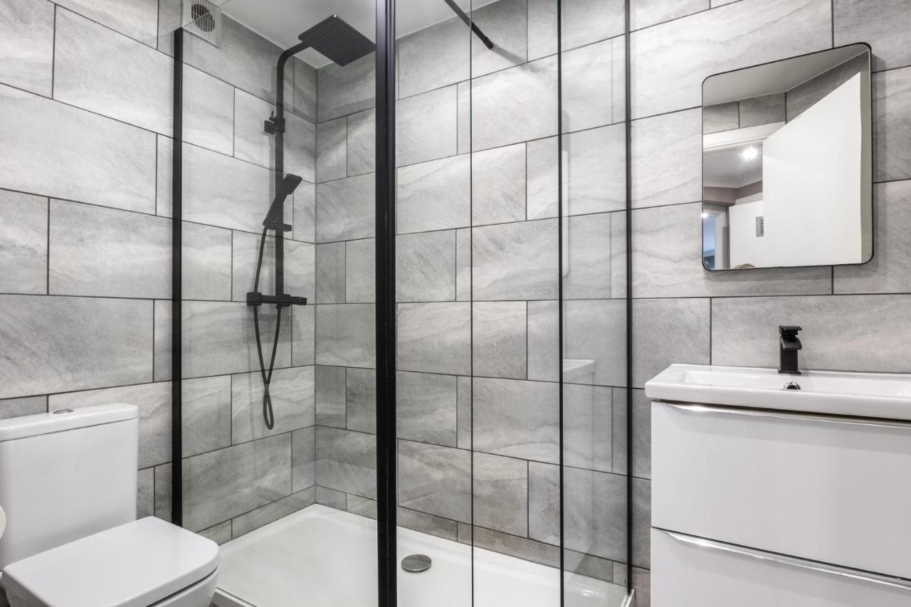 ** Modern Merchant 1 Bed With Free Parking ** Glasgow