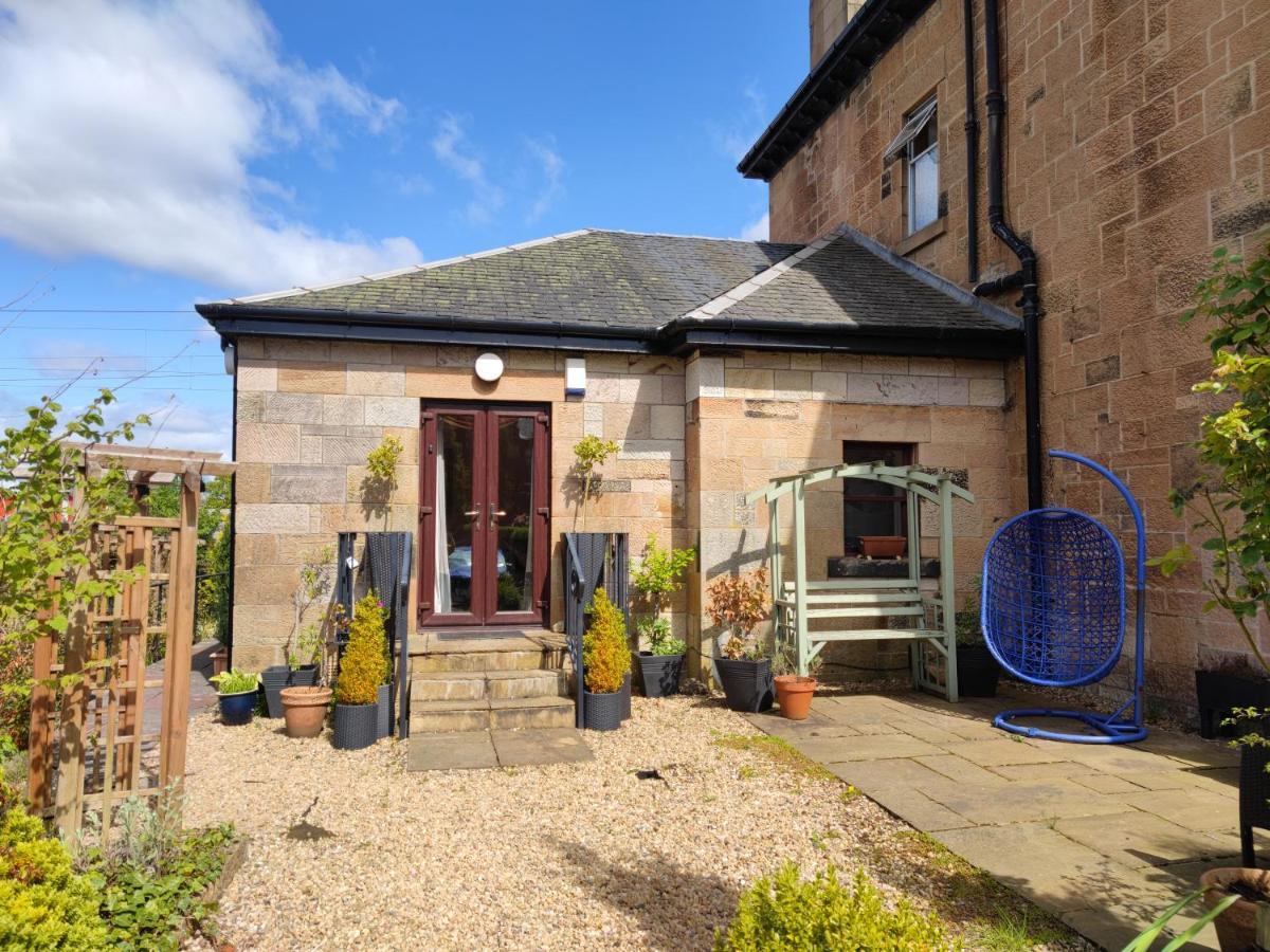 Beautiful Self Contained With Garden Apartment Glasgow