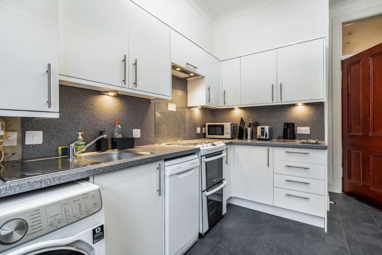 Caledonia Suite, Netflix, Free Parking
