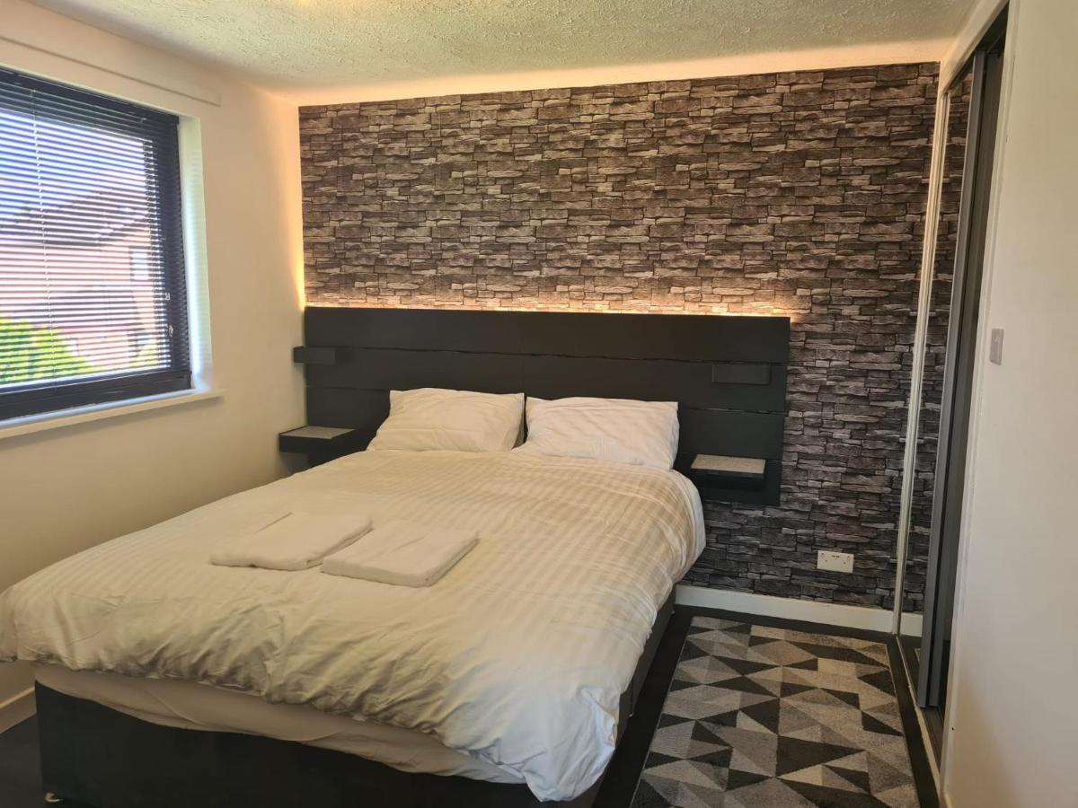 Villa Travel Host 3 Bedroom House With Free Parking Glasgow