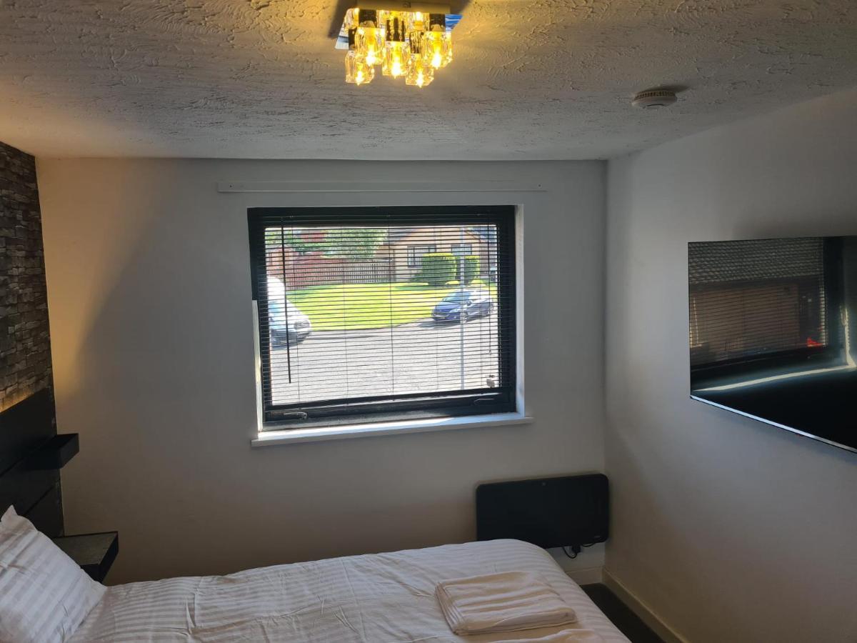 Travel Host 3 Bedroom House With Free Parking * Glasgow
