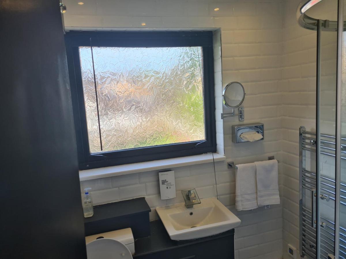 Travel Host 3 Bedroom House With Free Parking Villa *