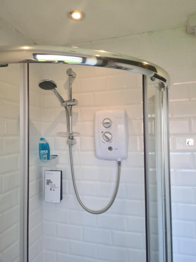 Travel Host 3 Bedroom House With Free Parking Glasgow