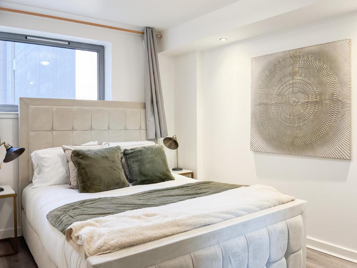 Stunning Riverview Centre Apartment *