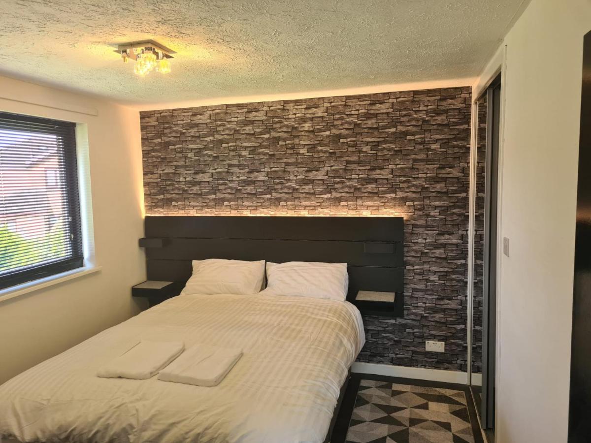 Villa Travel Host 3 Bedroom House With Free Parking Glasgow