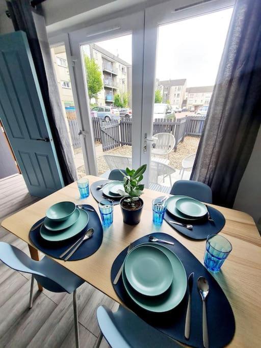 Spacious 5bed House, Free Parking, No Party ! * Glasgow