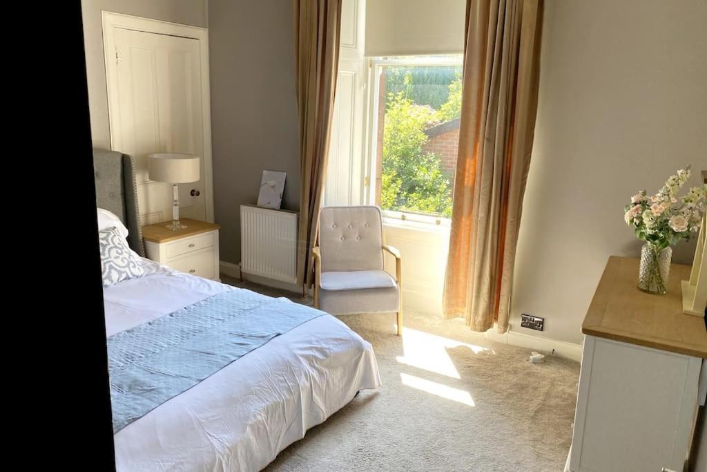 Stunning 3 Bedroom Victorian Near Pollok Country Park