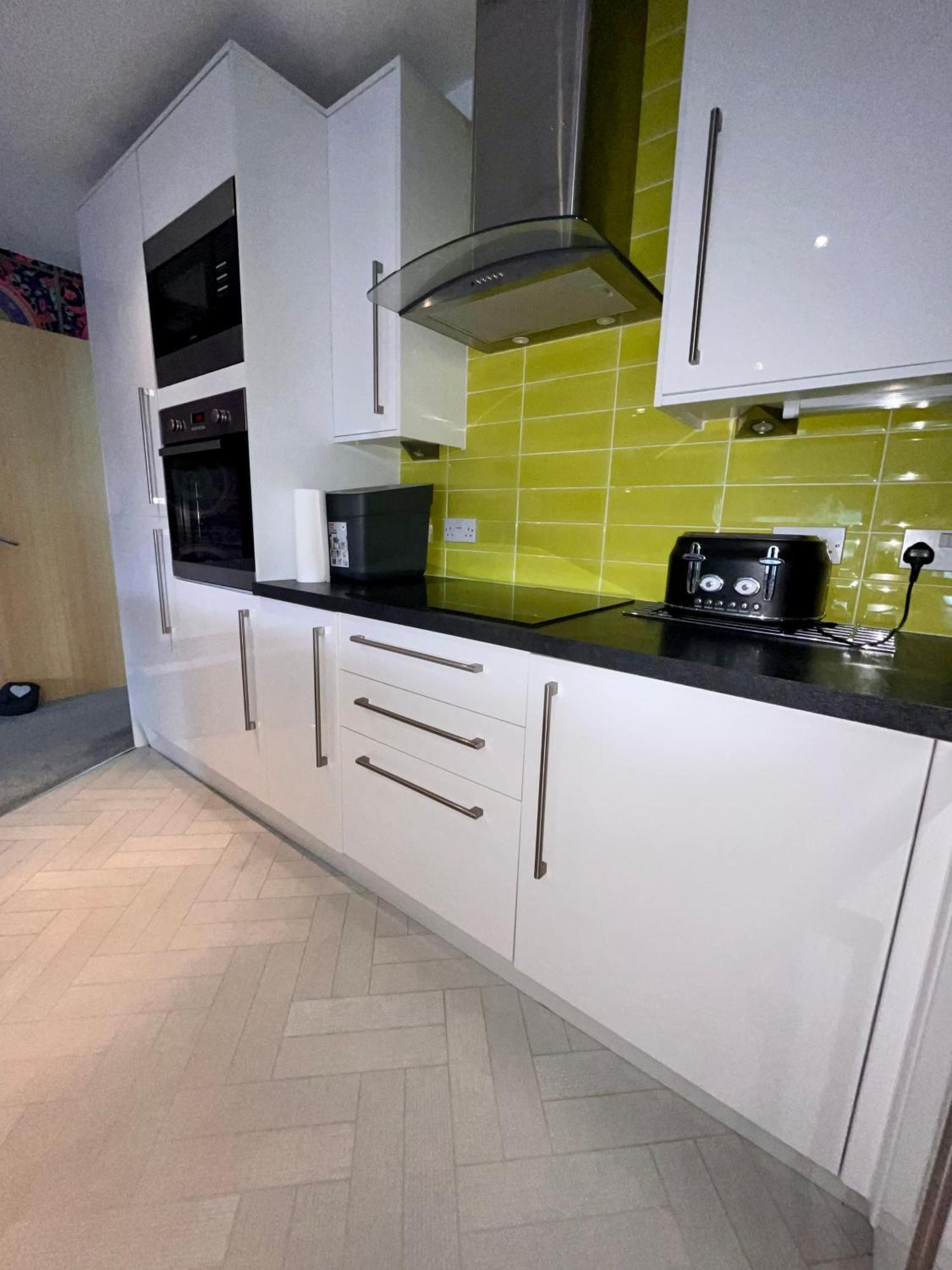 Apartment Glas-go 2 Bedroom 3 Min Walk To Secc Hydro Free Parking Onsite *