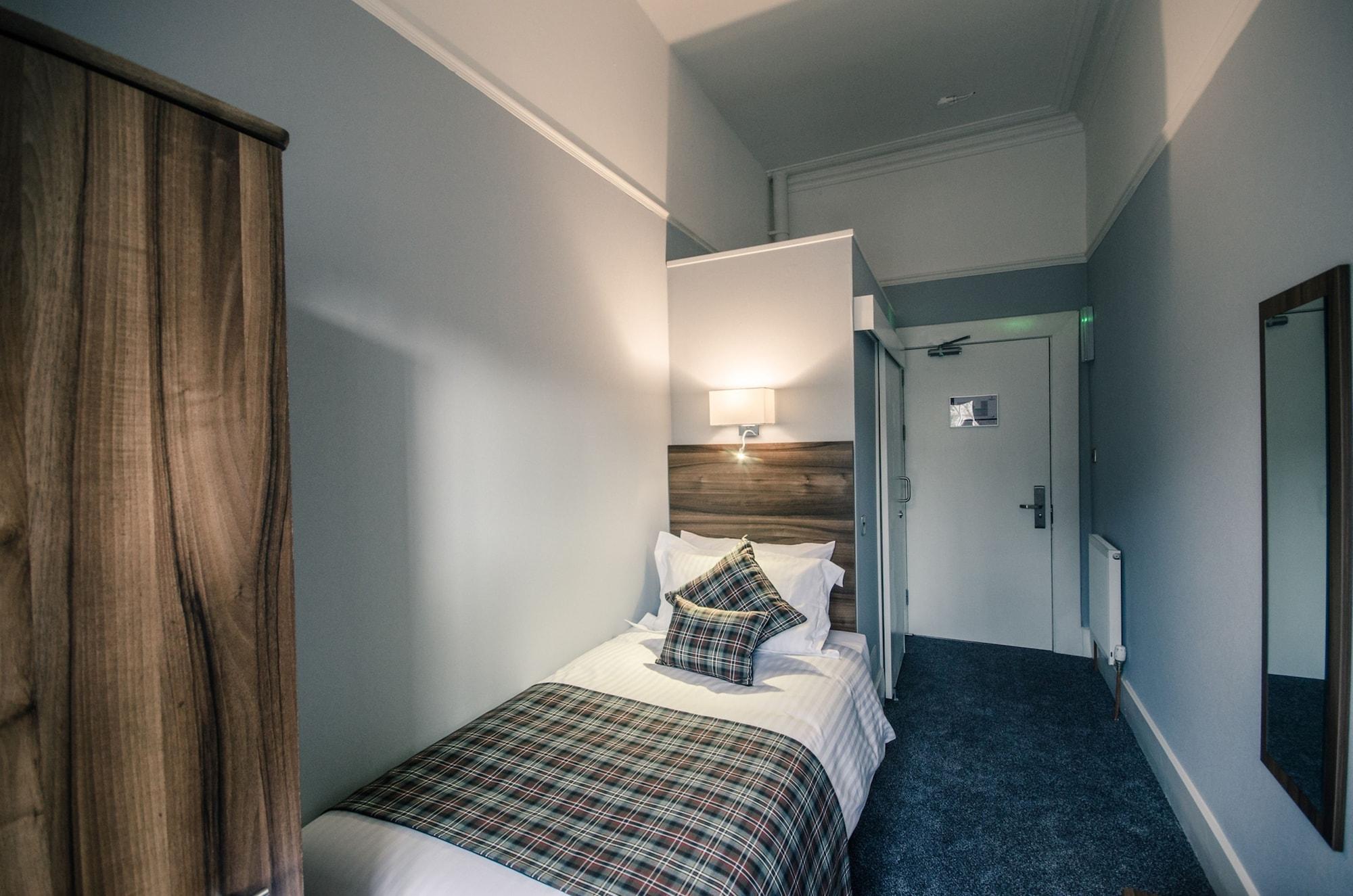 Royal West End Hotel 3*