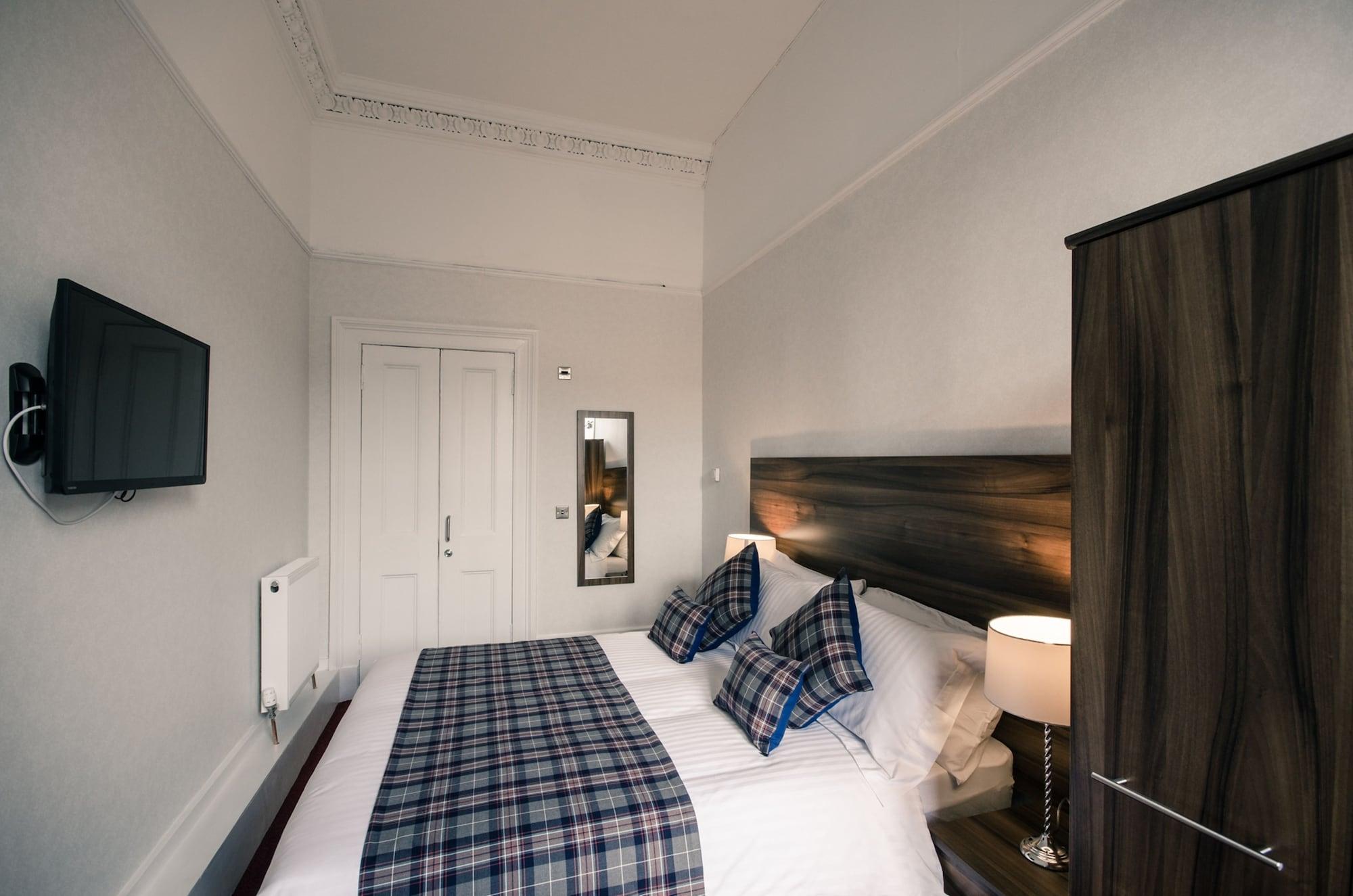 Royal West End Hotel 3*